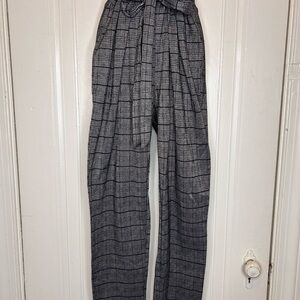 Women’s Gray Plaid Cropped Pants